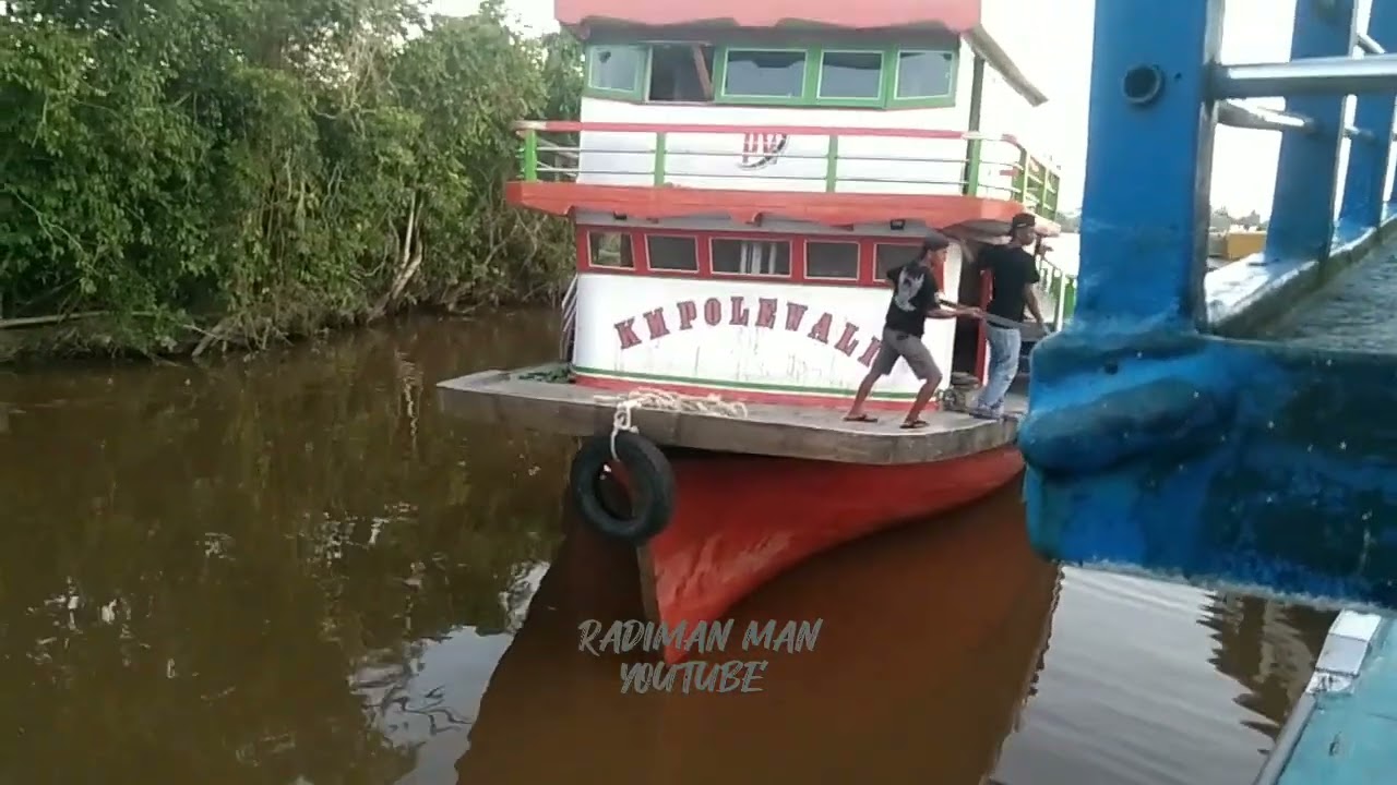 DERMAGA RASAU JAYA AKTIVITAS KAPAL KELOTOK BONGKAR MUAT DAN FERRY PENYEBRANGAN TELUK BATANG