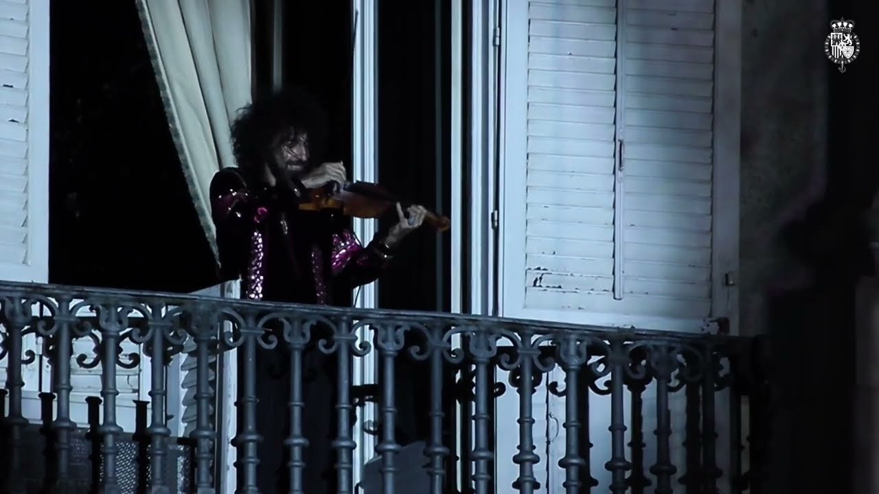 Asistencia a la interpretación de una pieza musical, compuesta por el violinista Ara Malikian