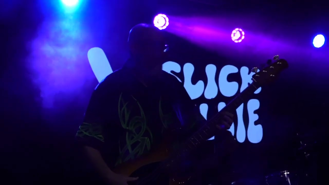 Long Train Runnin performed by Slick Willie at XL Live