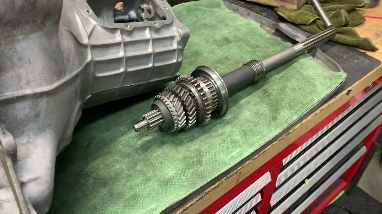 04-1974 MG Midget Ribcase gearbox rebuild
