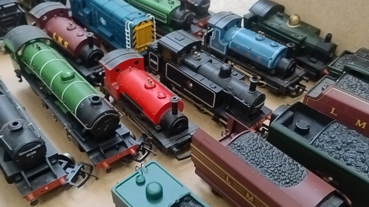 Hornby 1981 Model Railway Trainset The Return Part 2. Out come the locomotives