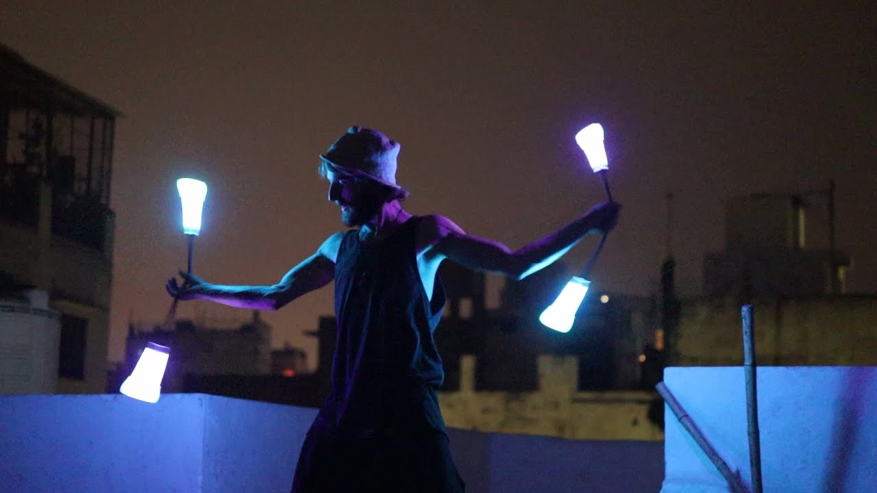 | Glowing Flamingo | Tech Meteor Poi | Flowtoys Vision9 LED Meteors
