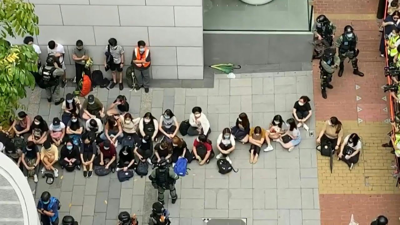 Arrestations de masse de manifestants par la police de Hong Kong | AFP