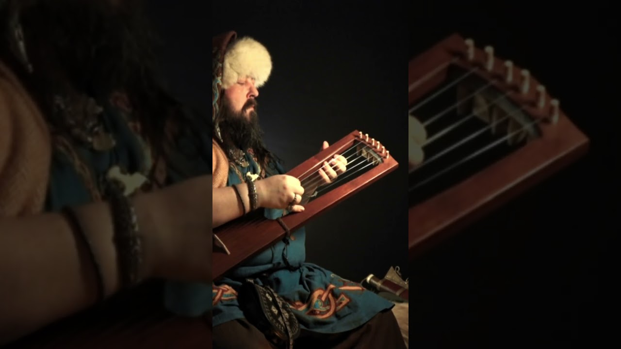 Freys &aacute;st - chant viking en vieux norrois &agrave; la lyre