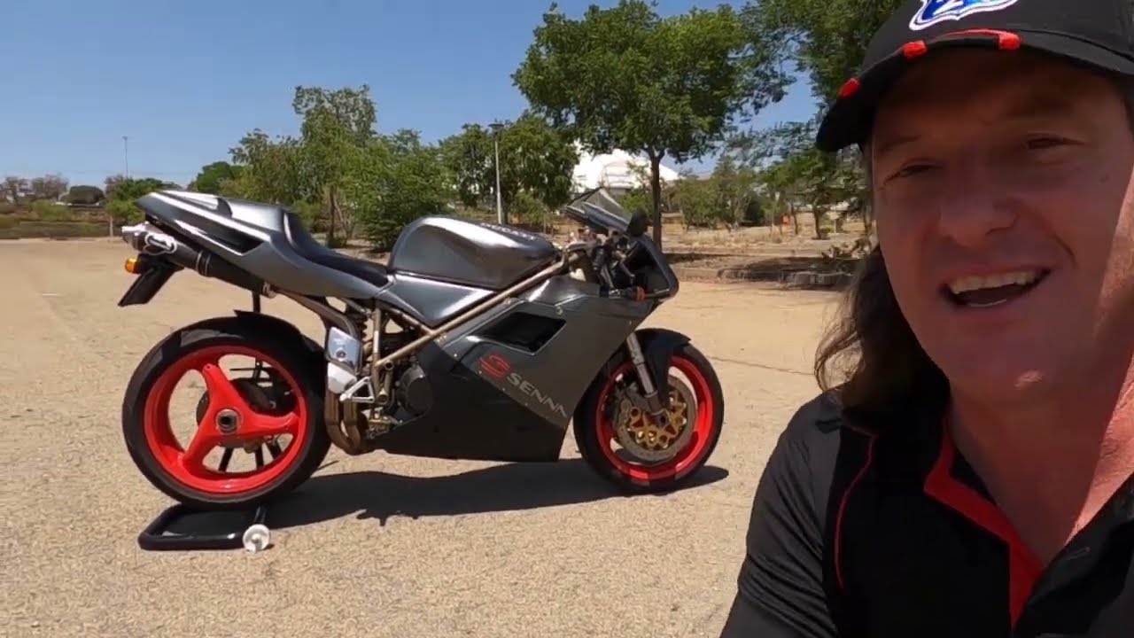 История создания мотоцикла Ducati Senna четырьмя легендами &mdash; &laquo;Айртоном Сенной&raquo;.
