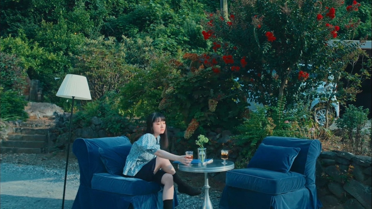 Laura day romance / 渚で会いましょう (official music video)