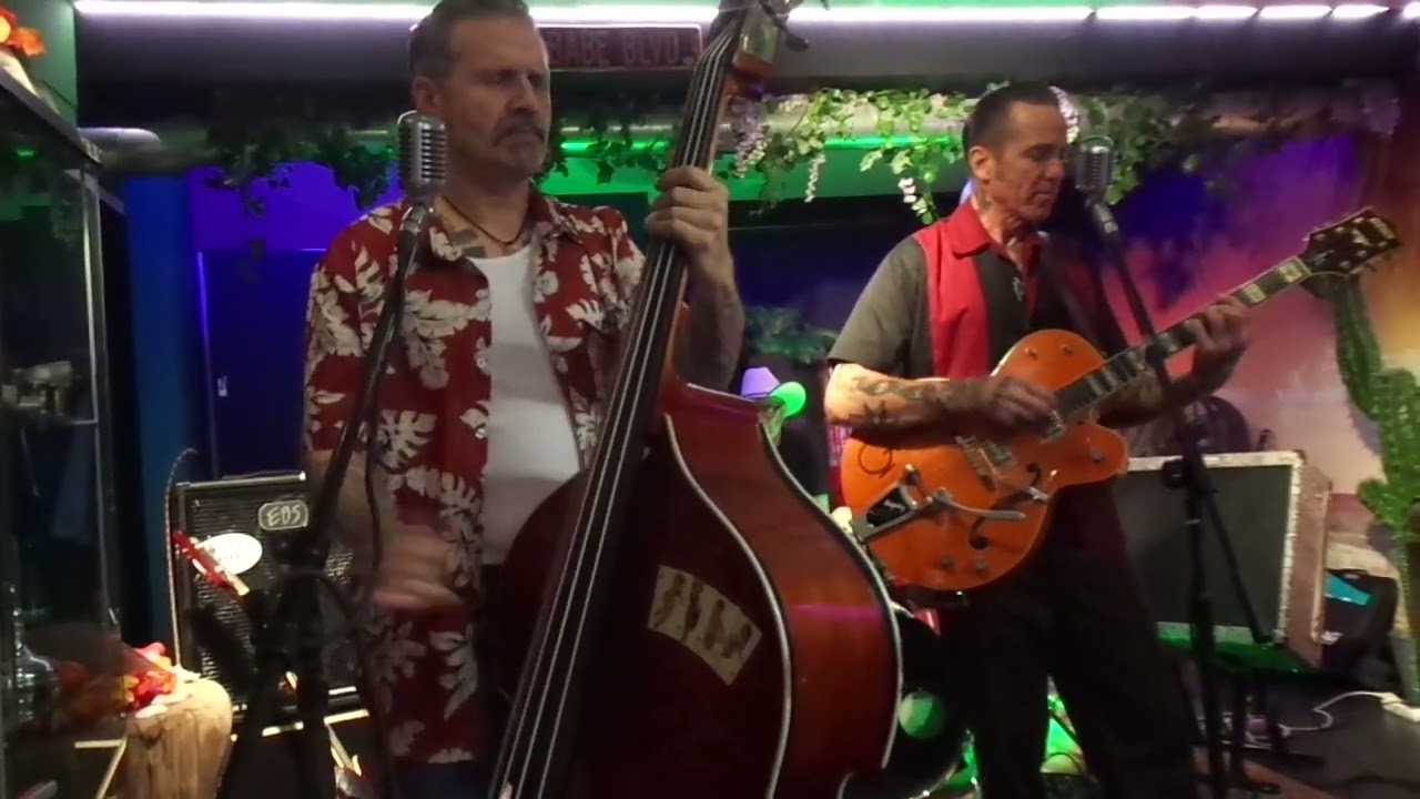 Slick Beavers - I'm in dreams (live @ Roadhouse barbershop)