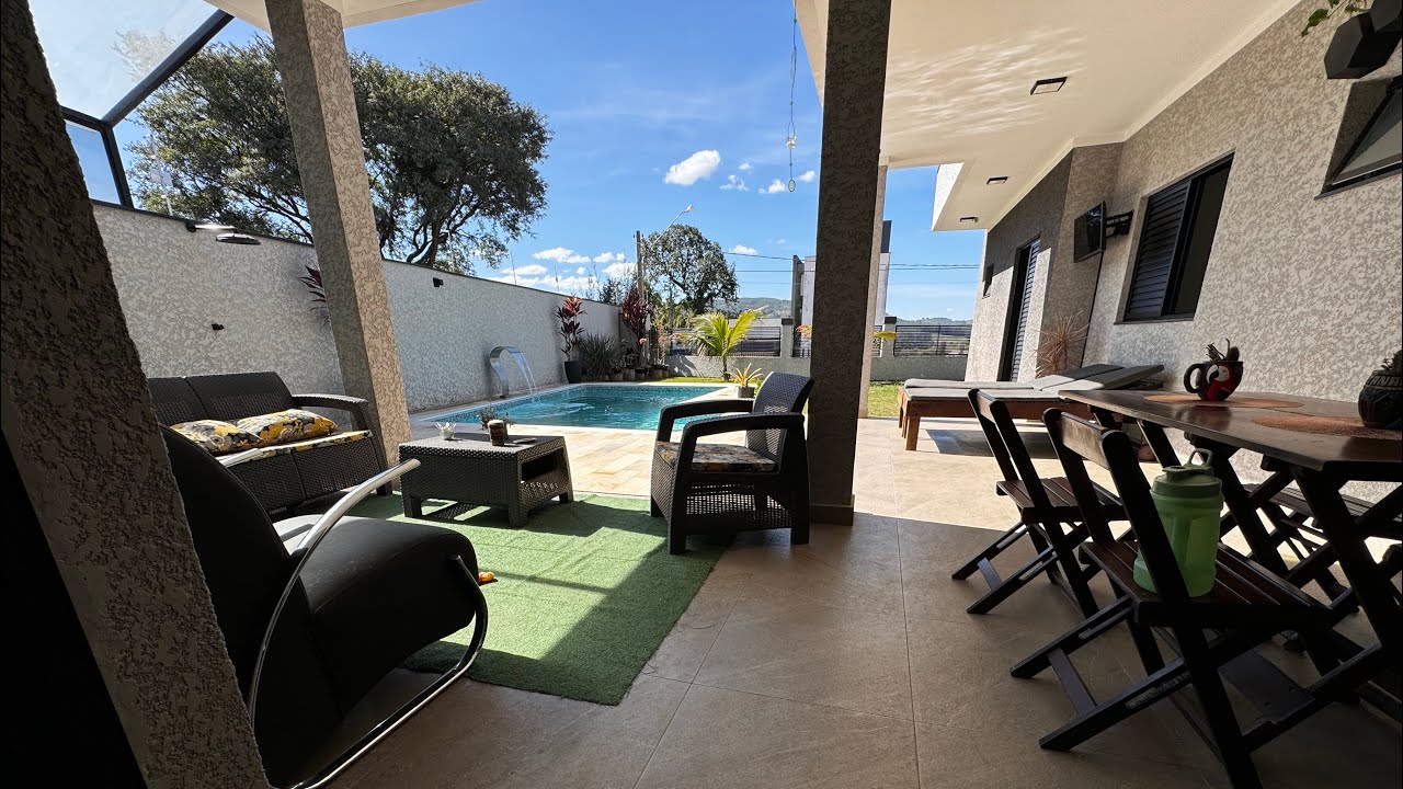 Linda casa térrea a venda (PORTEIRA FECHADA)na zona sul de Bragança Paulista SP