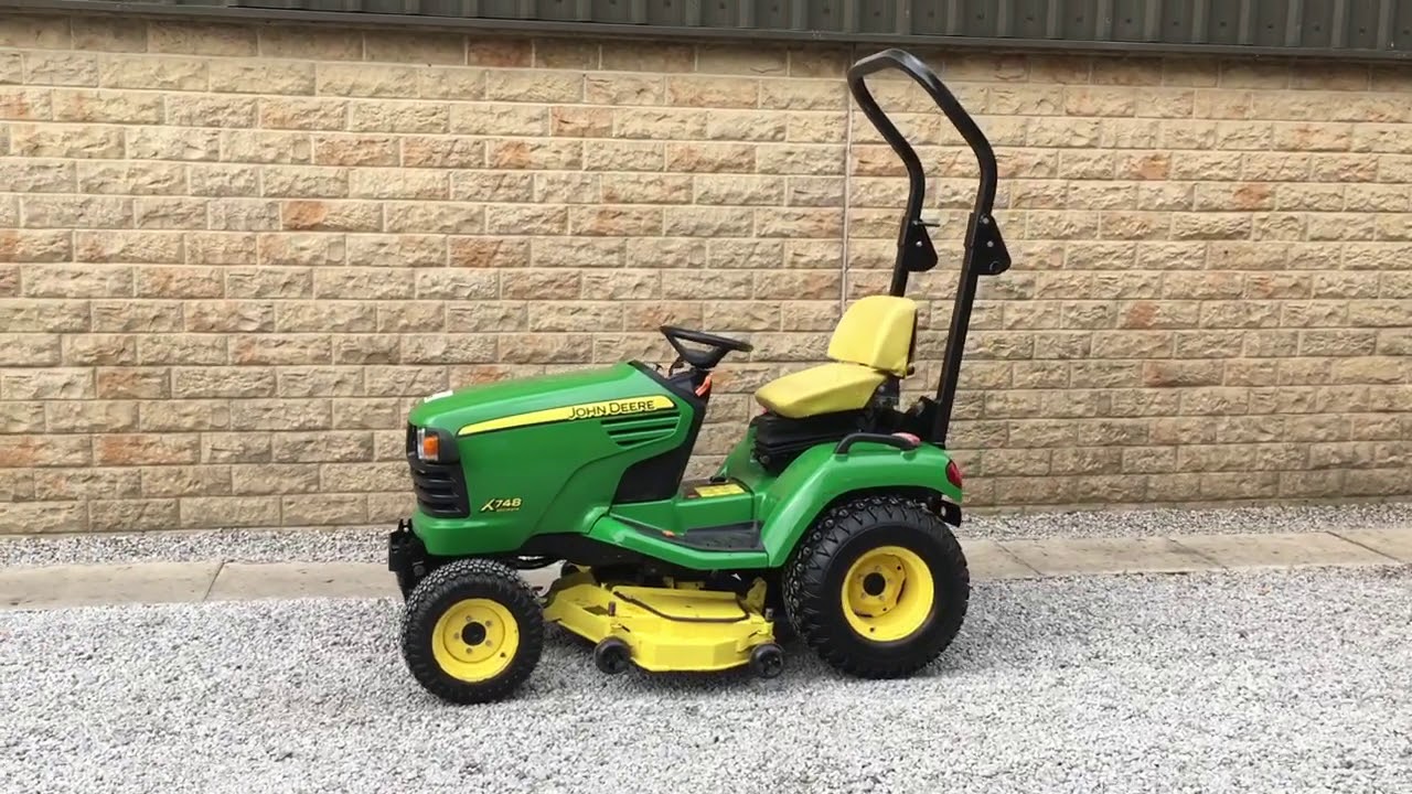 2012 John Deere X748