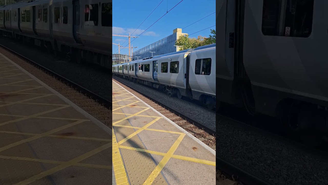 Thameslink Class 700 passing through Stevenage Station at high speed 🚆