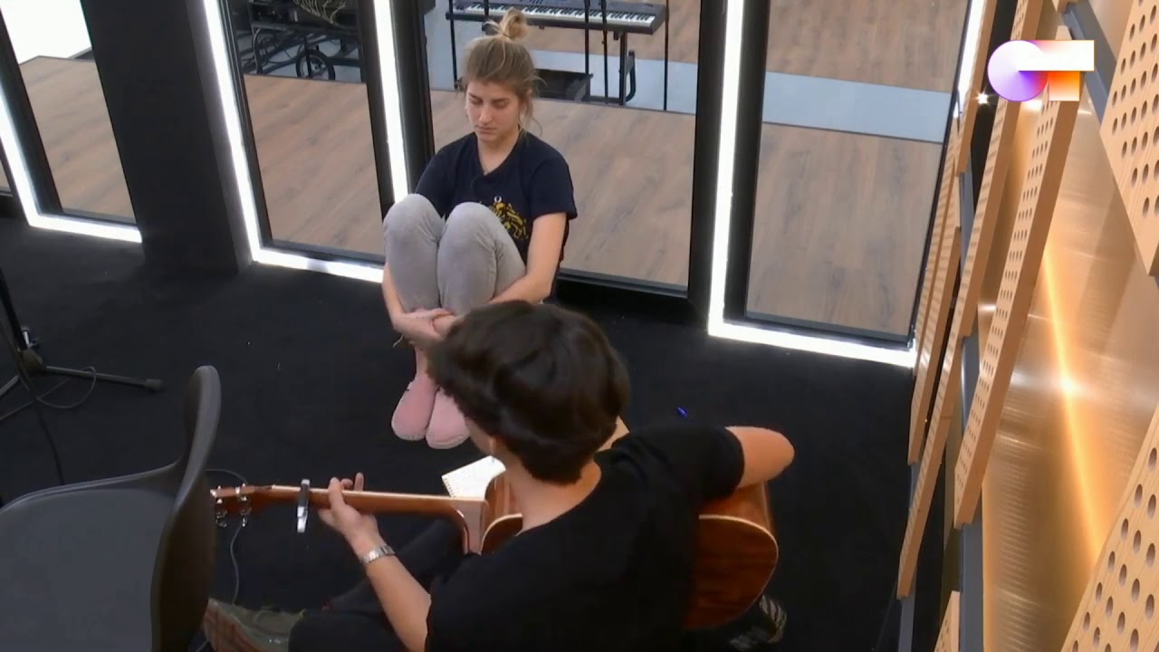 Flavio le canta su canción a Samantha #OTDirecto23E #OT2020