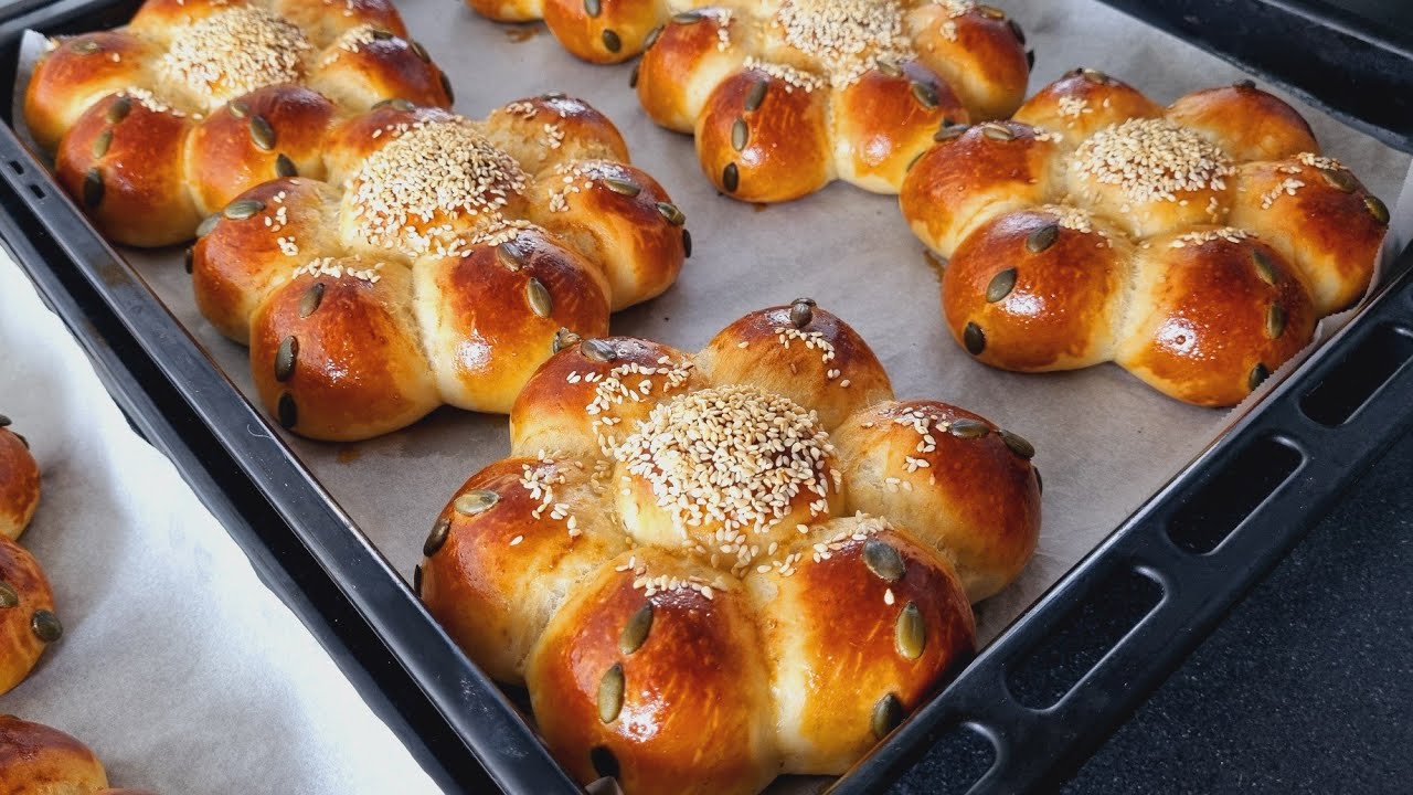 Sadece 1 Tepsi Yetmeyecekti ! O yüzden 4 tepsi yaptım🥰 Kapış Kapış Giden Çiçek Poğaça Tarifi