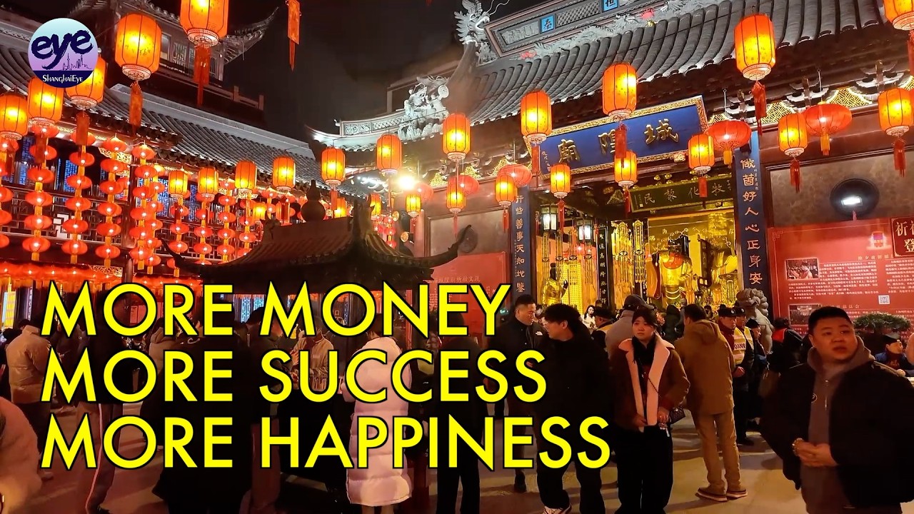 Crowds flock to Shanghai's City God Temple to offer prayers to God of Wealth on his birthday