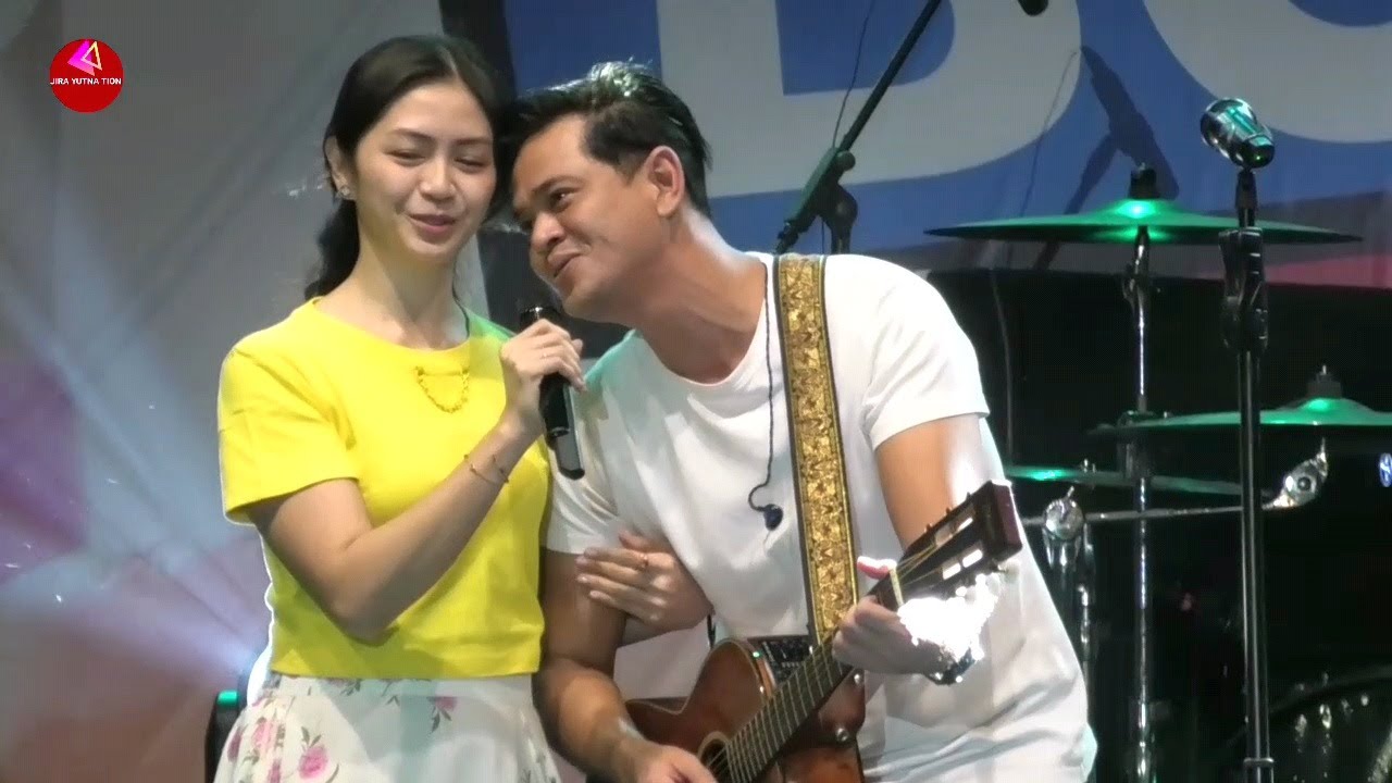 SURYA NYANYI BARENG ISTRINYA