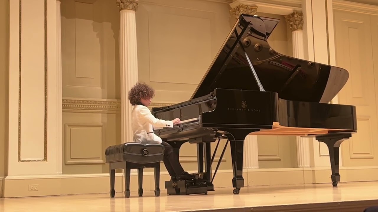 Youngest Performer at Carnegie Hall, Alec Van Khajadourian (5yo) Plays Arabesque