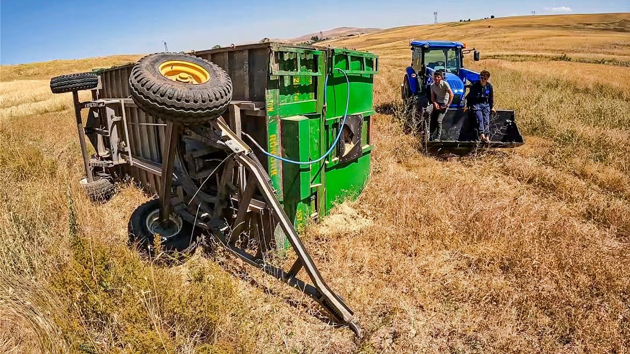 Buğday Hasatında Büyük Kaza!!//Devrilen Saman Römörkunu Kaldırma Operasyonu New Holland