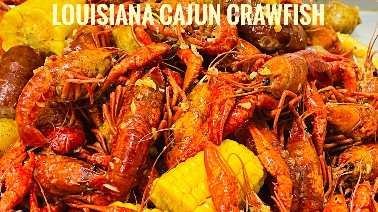 LOUISIANA CAJUN CRAWFISH WITH BUTTER GARLIC SAUCE- Tôm hùm đất sốt bơ tỏi, món nổi tiếng của Mỹ.