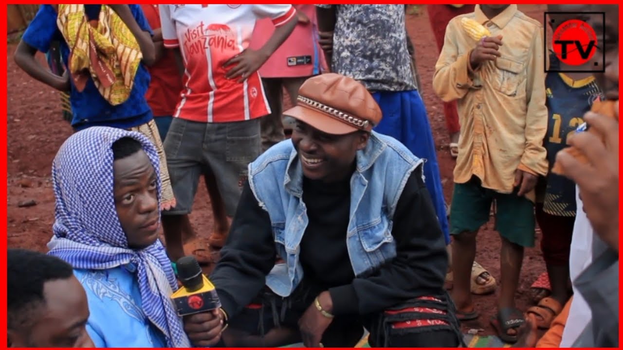 UTACHEKA SANA - MAMA ZUUH AKILA DAKU NA FAMILIA - WATU WAFURIKA ...