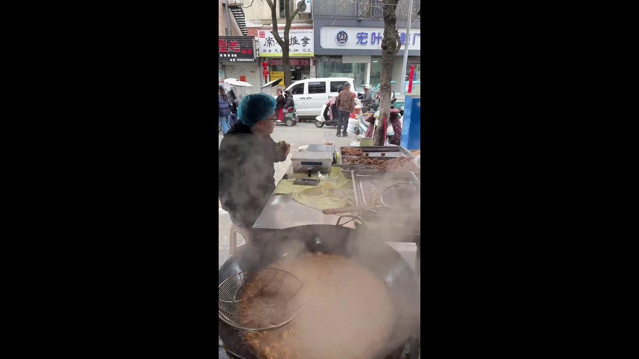 Delicious food live