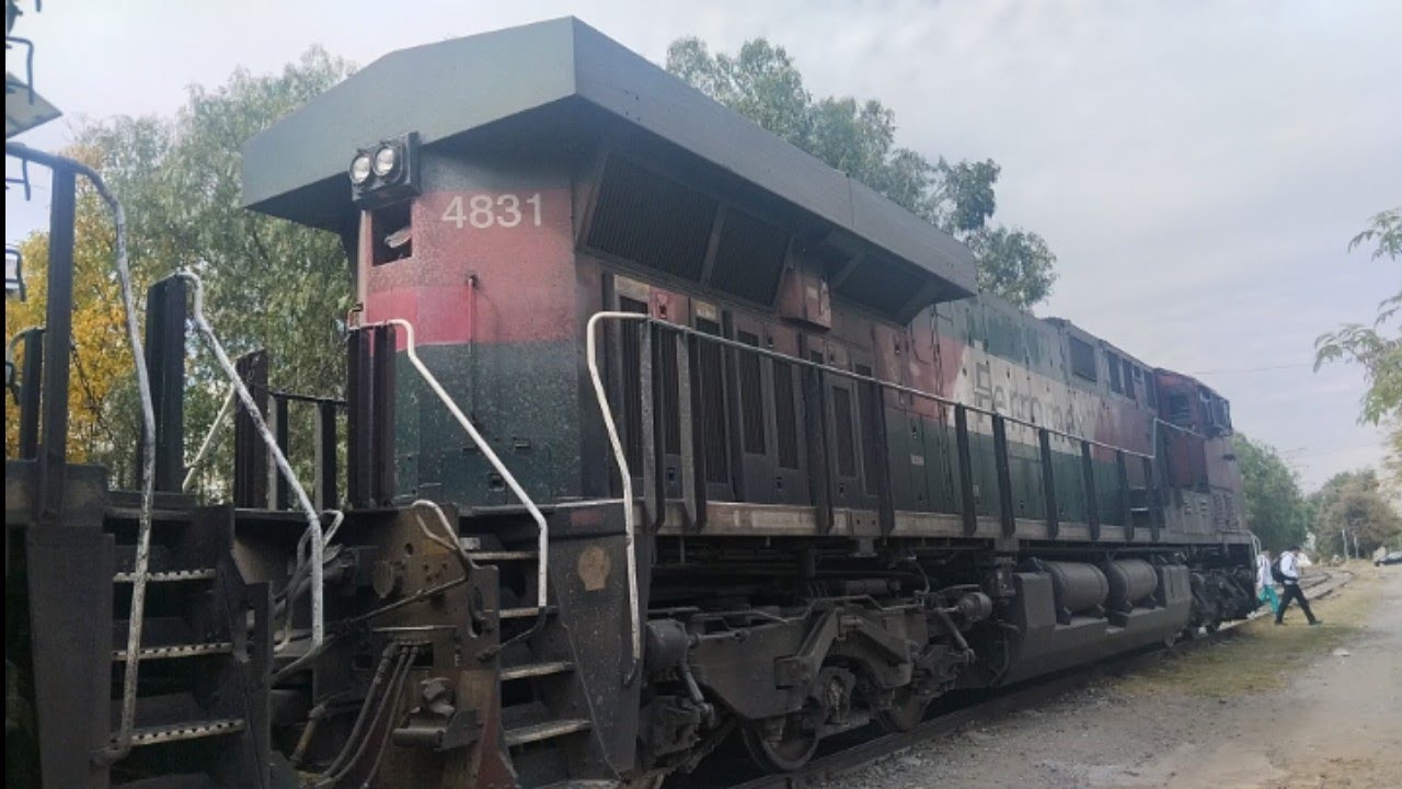 pararon el tren en la rivera aun no se que paso máquinas FSRR 4831 - FSRR 4411