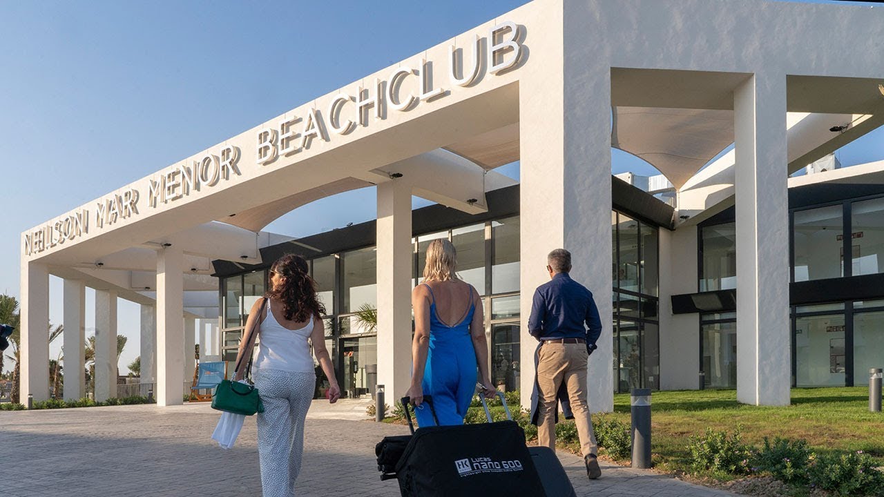 El hotel Perla de Levante abre sus puertas en Los Urrutias