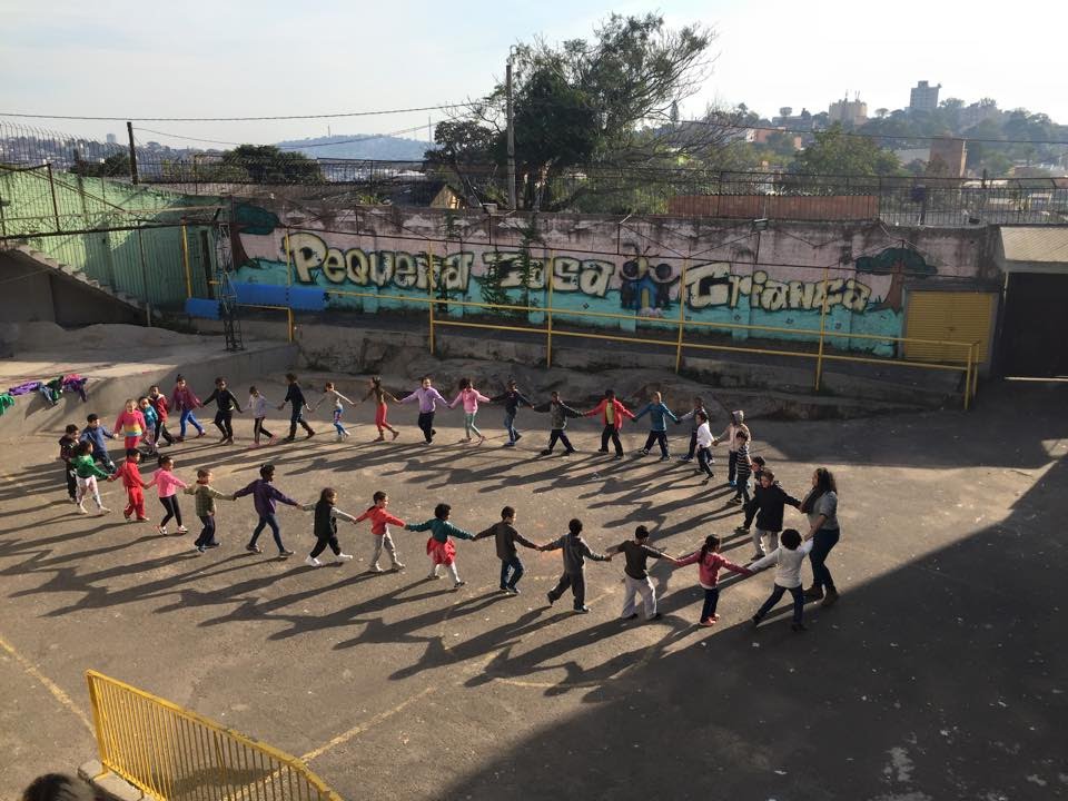 Pequena Casa da Criança - crianças e adolescentes