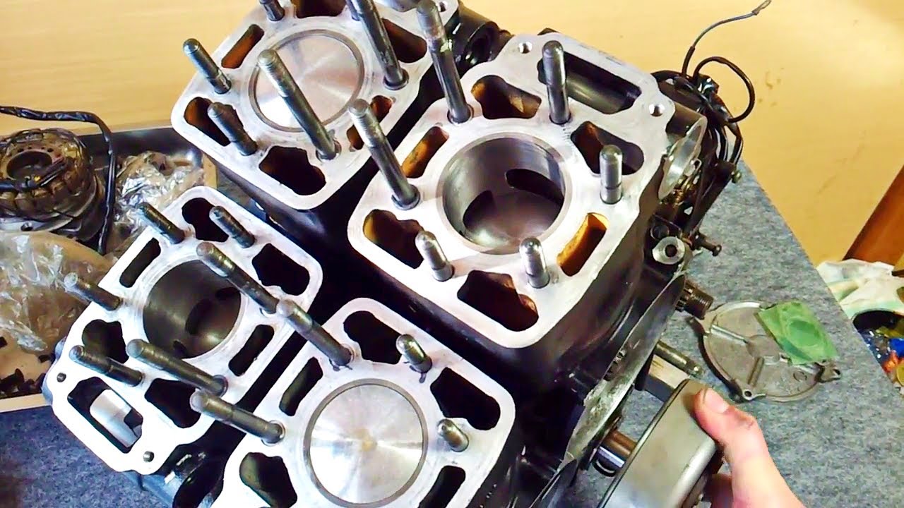 😎 Suzuki RG400 Gamma - Квадратная Компоновка Двигателя 😵!