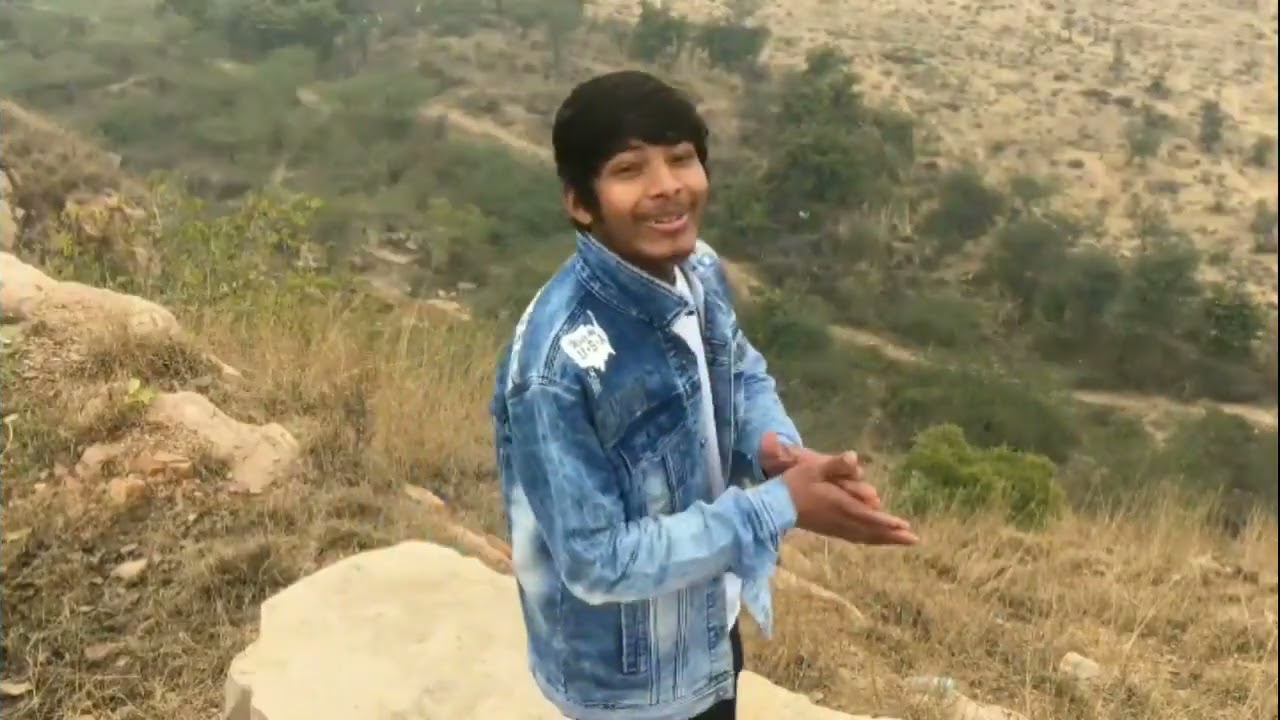 “मेरे गाँव की खूबसूरत पहाड़ी | Nature Vlog | गाँव का सुकून और शांति 🌄”
