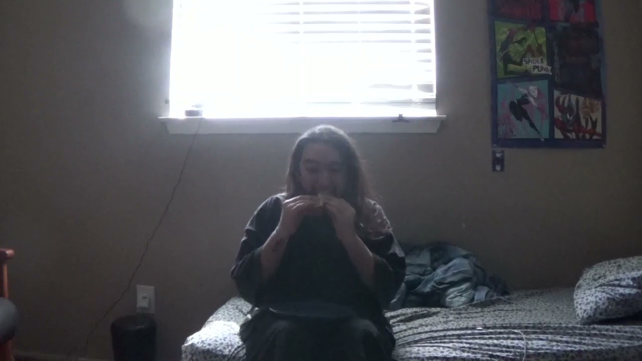 JONO STAR EATS A CHICKEN SANDWICH IN SILENCE | CHROME FUR