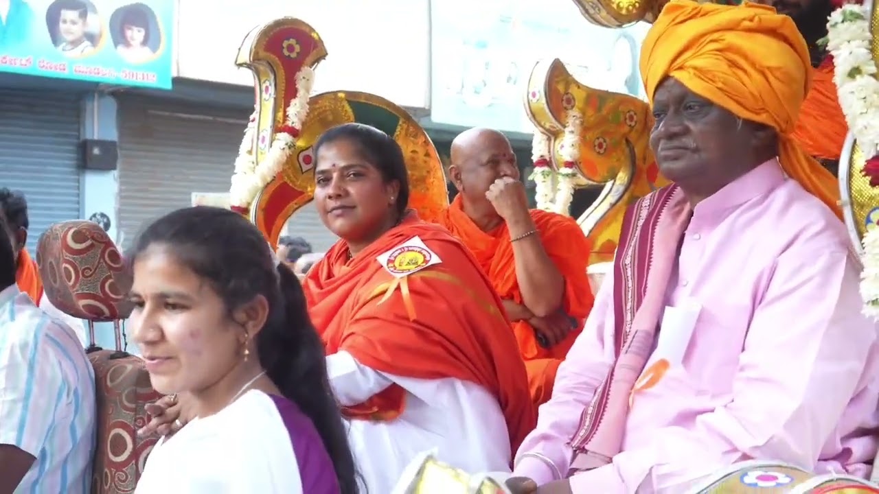 ಮೂಡಲಗಿಯ ಶ್ರೀ ಭದ್ರಕಾಳಿ ಸಮೇತ ವೀರಭದ್ರೇಶ್ವರ ನೂತನ ಪಲ್ಲಕ್ಕಿ ಆಗಮನ, 32ನೇಯ ಜಾತ್ರಾ ಮಹೋತ್ಸವ ಜಗದ್ಗುರುಗಳಿದ ಚಾಲನೆ