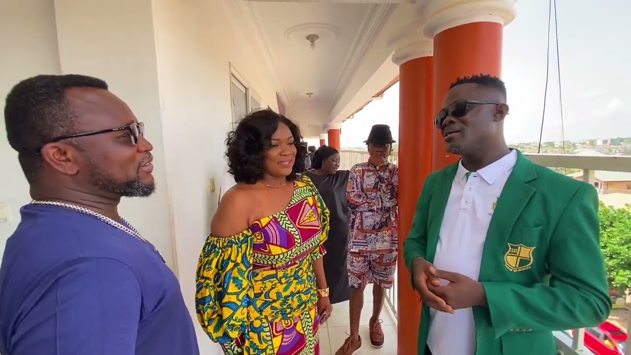 Ship Dealer Oliver Khan sings Obour’s Konkontibaa with SHE 😃