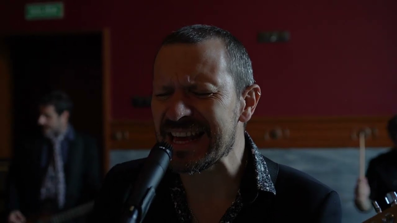 NEON VAMPIRE - Aullidos [OFFICIAL VIDEO]