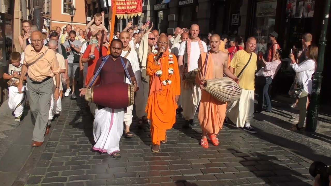 HH Lokanath Swami - harinam 05.06.2018