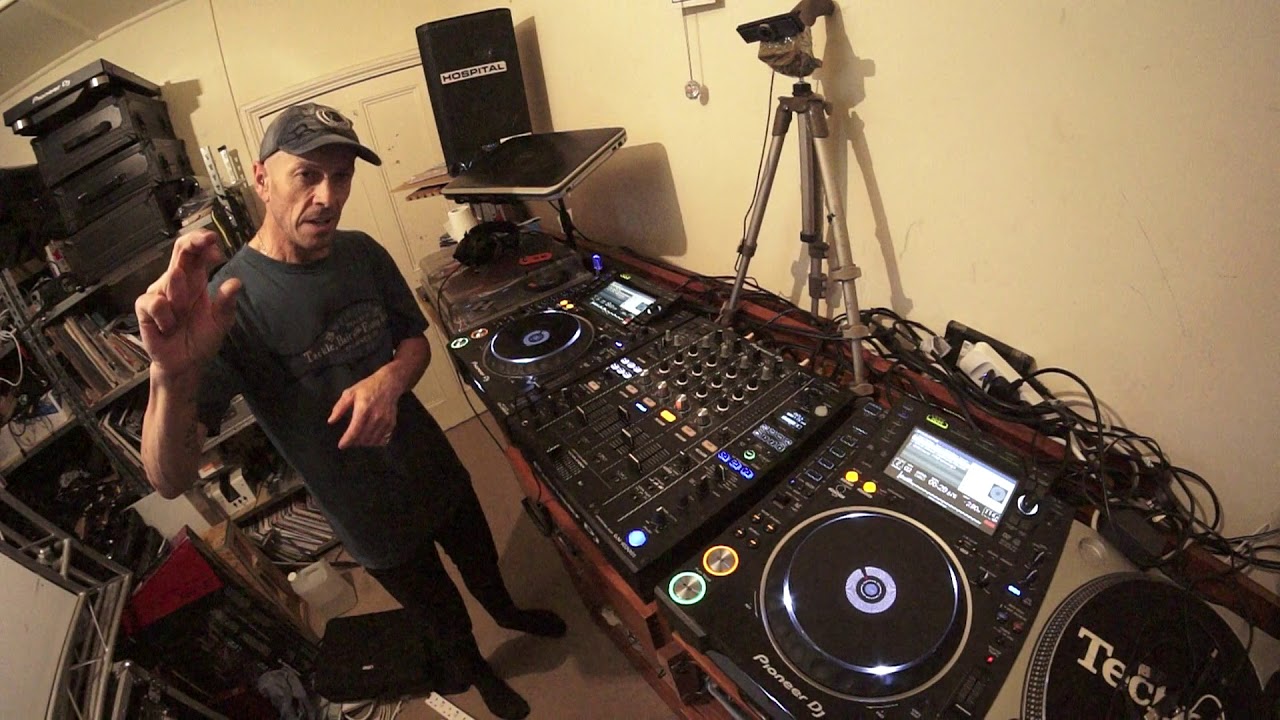 DJ TUTORIAL ON MIXING OLD SCHOOL DISCO MUSIC BY ELLASKINS THE ORIGINAL DJ TUTOR