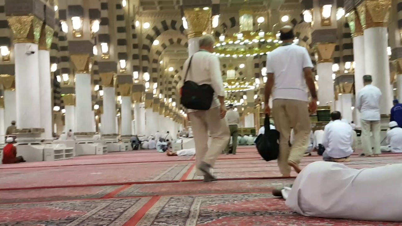 إبداع الشيخ عادل كاتب في أذان الفجر الأول من داخل أروقة المسجد النبوي الخميس 18 ذو القعدة 1438