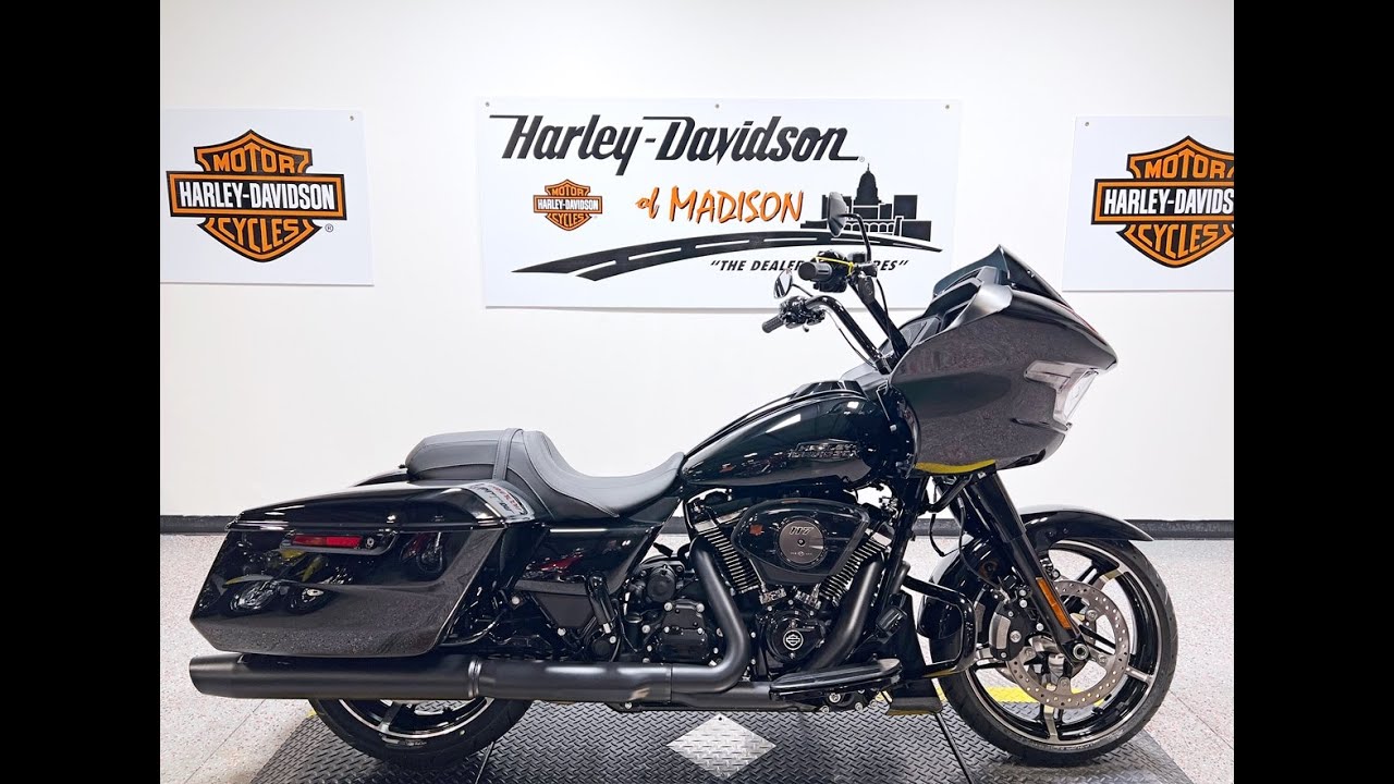 2025 Harley-Davidson Road Glide FLTRX Vivid Black