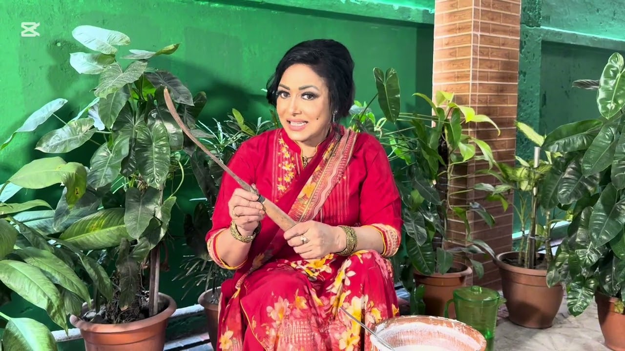 নায়িকা রোজিনা নিজে ￼হাতে হাঁসের মাংস ও চিতেই পিঠা তৈরি করছেন #rozina #film_rozina