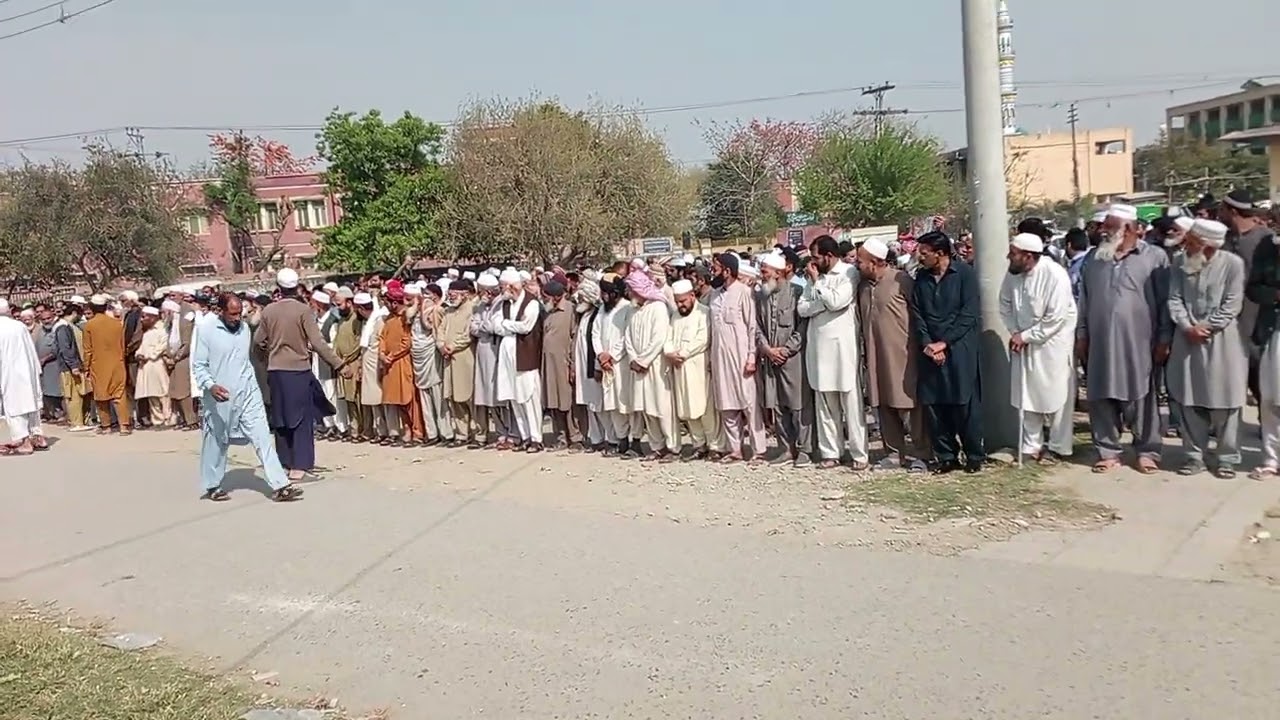تصور بٹ کی والدہ کا نماز جنازہ کیمرہ مین صابر شاہ 