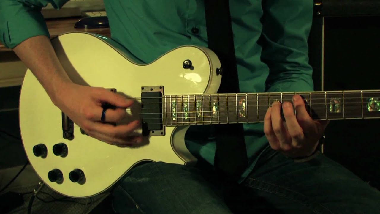 Rock Star Guitar Lessons : Play Guitar Like Johnny Ramone