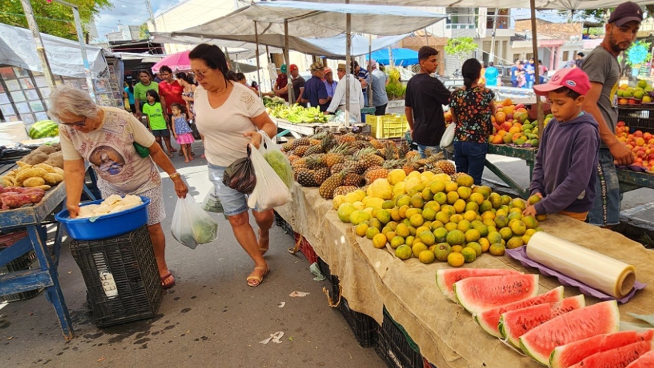 50 BANANAS POR 5 REAIS SÓ NO NORDESTE. OLHA ISTO BRASIL!
