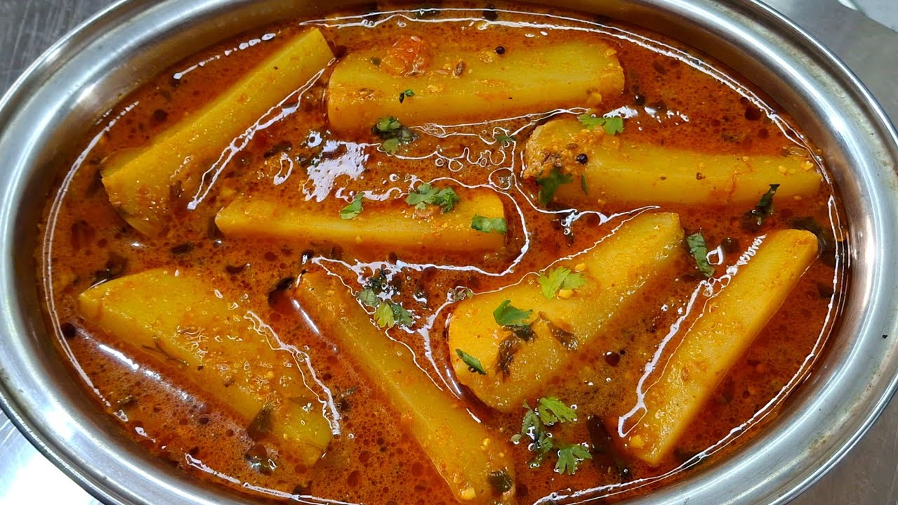 वाटण न घालता रसरशीत बटाट्याची रस्सा भाजी | batata rassa bhaji | Potato Curry Recipe | aloo | Alu .