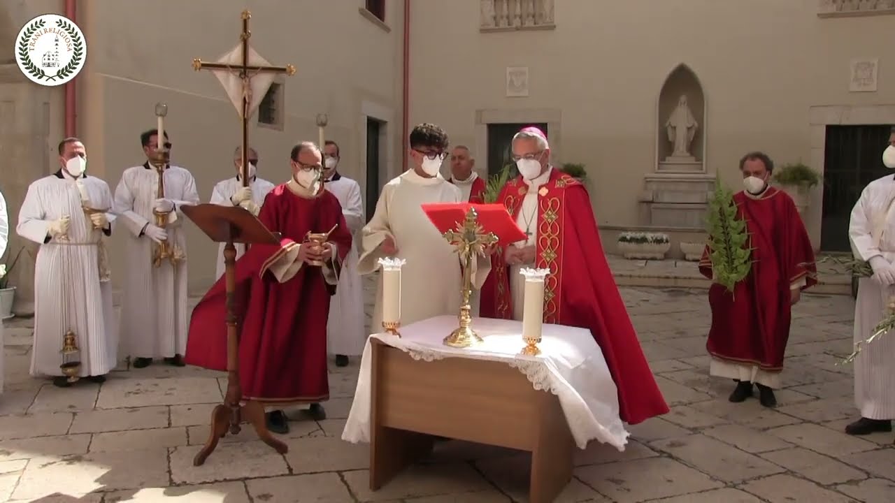 TRANI  - Benedizione della Palme e processione fino alla Cripta di San Nicola in Cattedrale