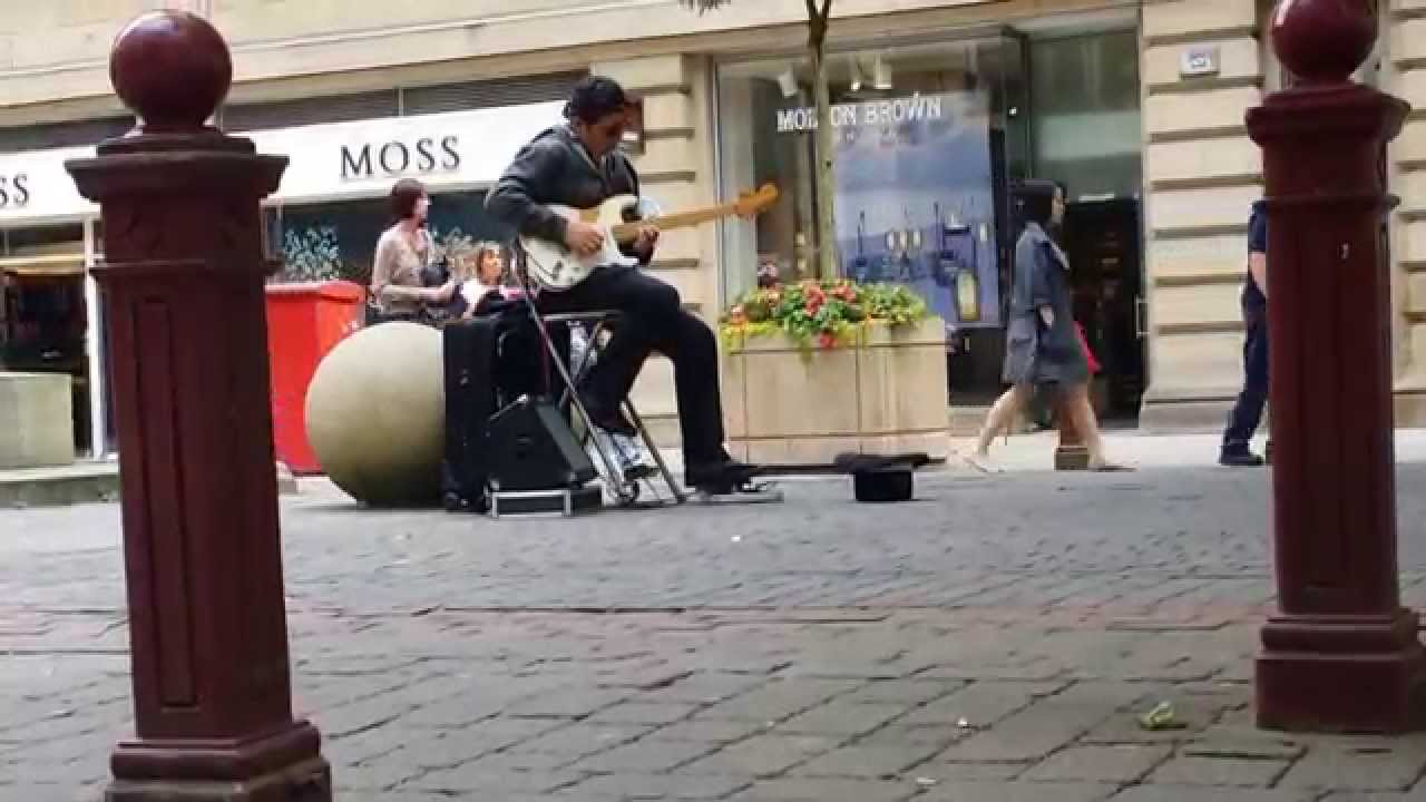 Soulful guitarist in St Annes Square