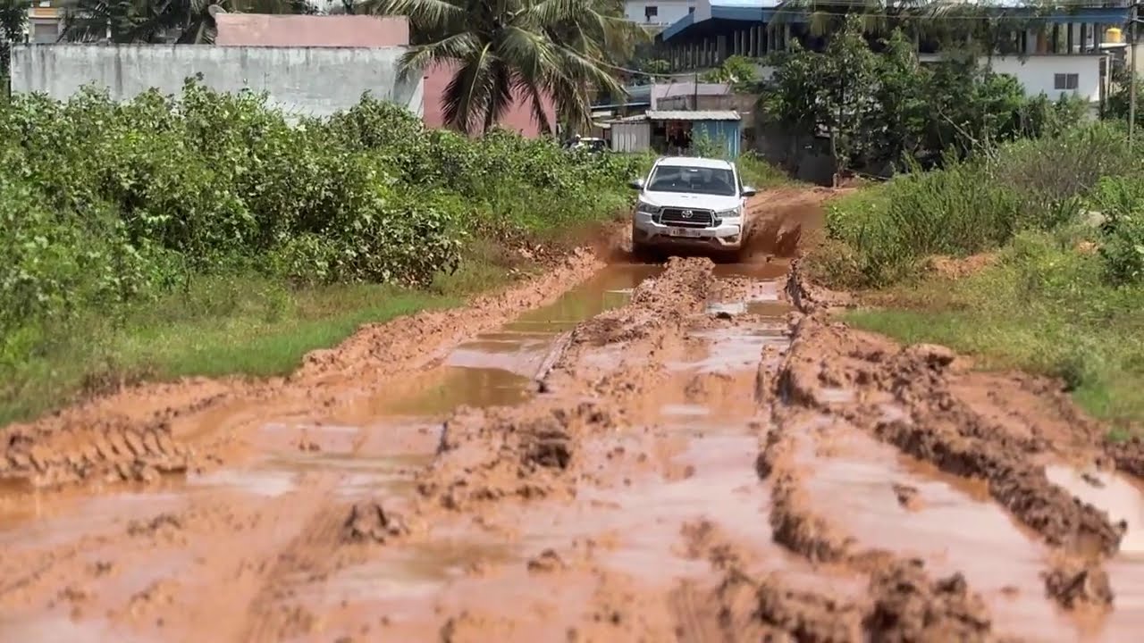 Toyota Innova Crysta Off-Road Review: Extreme Mud Test! (4x2 Performance: Will It Get Stuck?)
