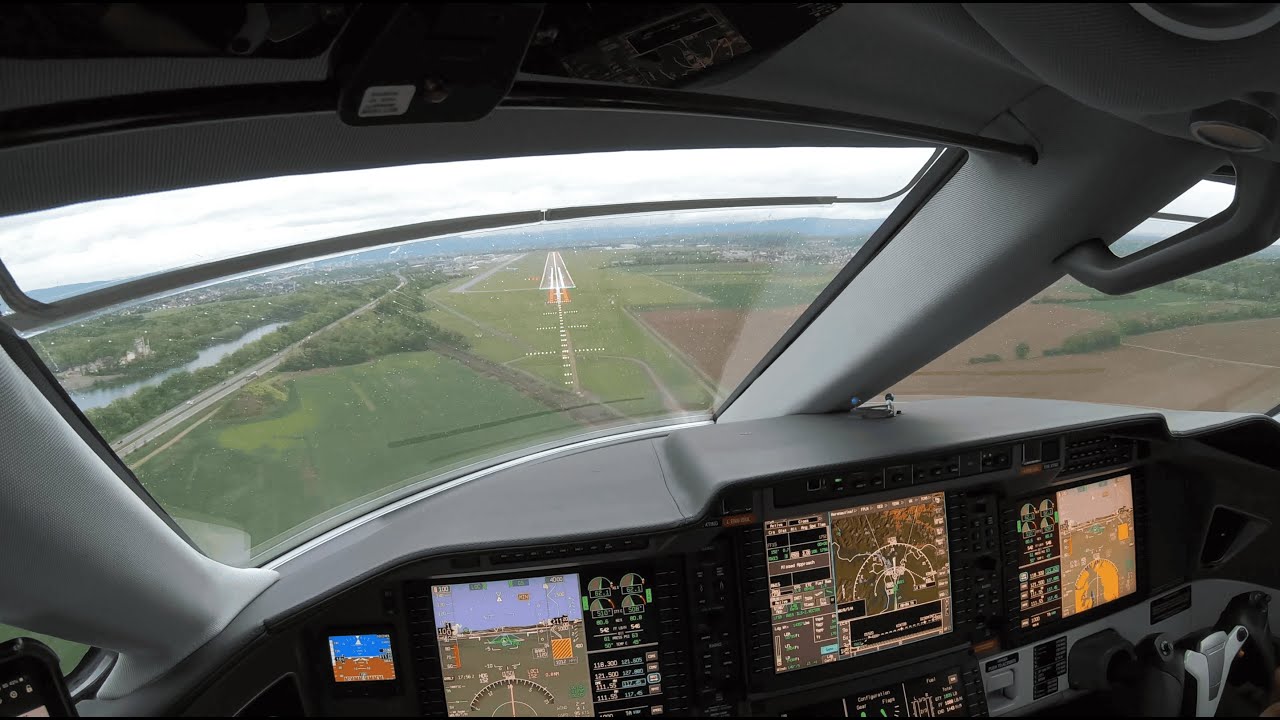 Pilatus PC-24 Cockpit Landing at EuroAirport Basel (POV) #landing #cockpit