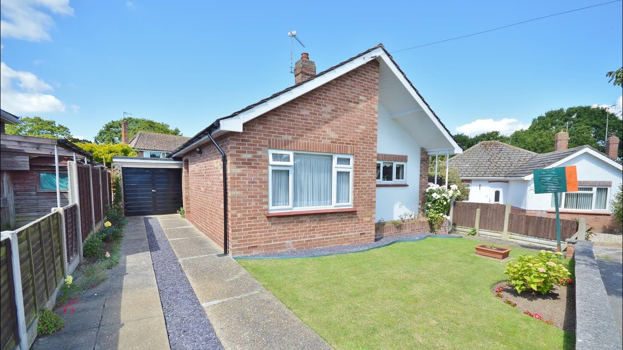 ATTRACTIVE BUNGALOW - Holland-on-Sea