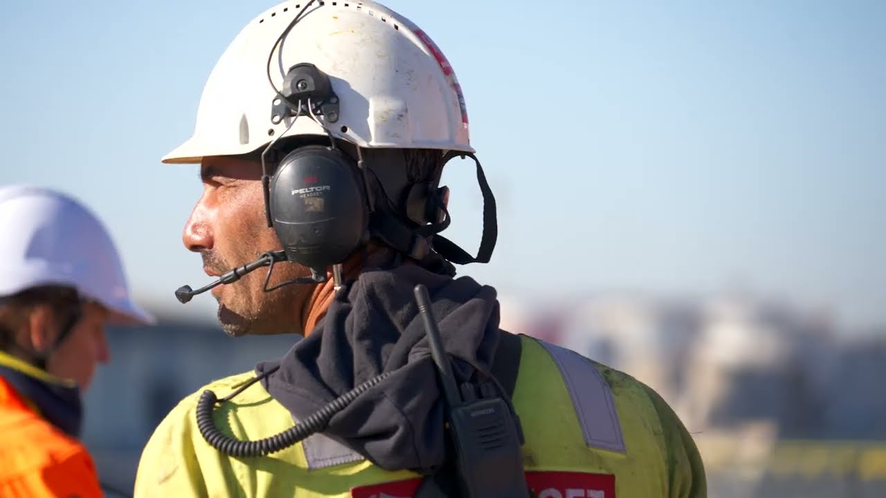 APM Terminals Gijón se prepara para el futuro con la llegada de una grúa