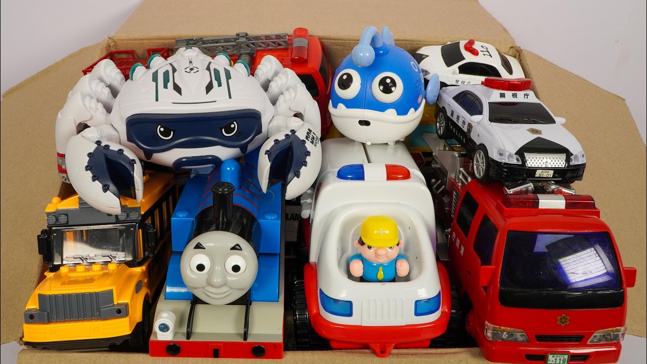 走って落ちる！おもしろおもちゃと救急車のミニカーで坂道走行！Fun toys and mini ambulances race down the slope and fall!
