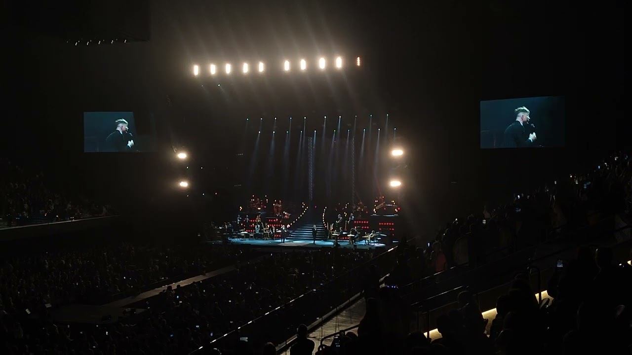 Emanero - Ladrona Ft. Onda Sabanera (En Vivo) en el Movistar Arena 05.10.24