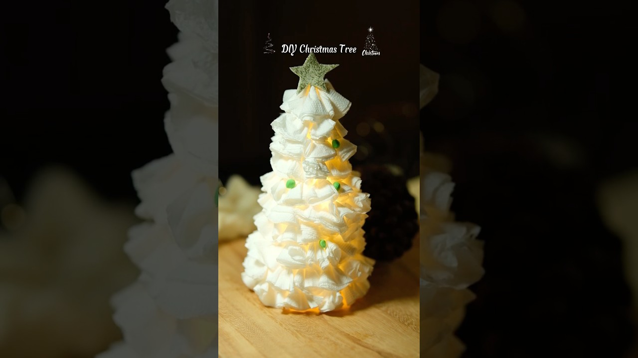 Make a simple Christmas tree with tissue paper 🎄 #christmas